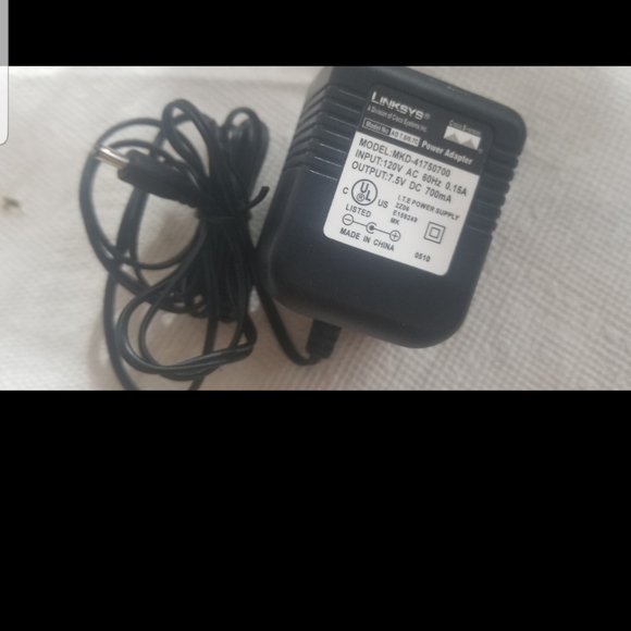LINKSYS Power Adapter. Model MKD-41750700. Model #AD 7.5/0.7c - Picture 2 of 5
